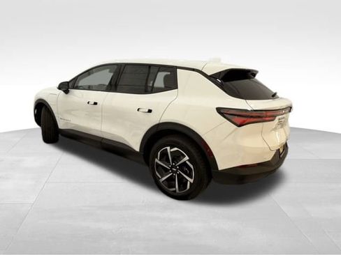 New 2026 Chevrolet Equinox EV LT image 2