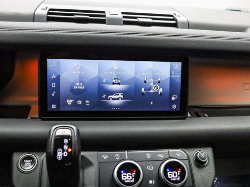 Used 2021 Land Rover Defender 90 X-Dynamic S image 23