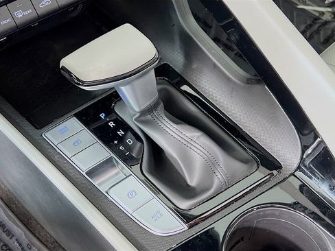 Certified 2023 Hyundai Elantra Limited FWD image 17