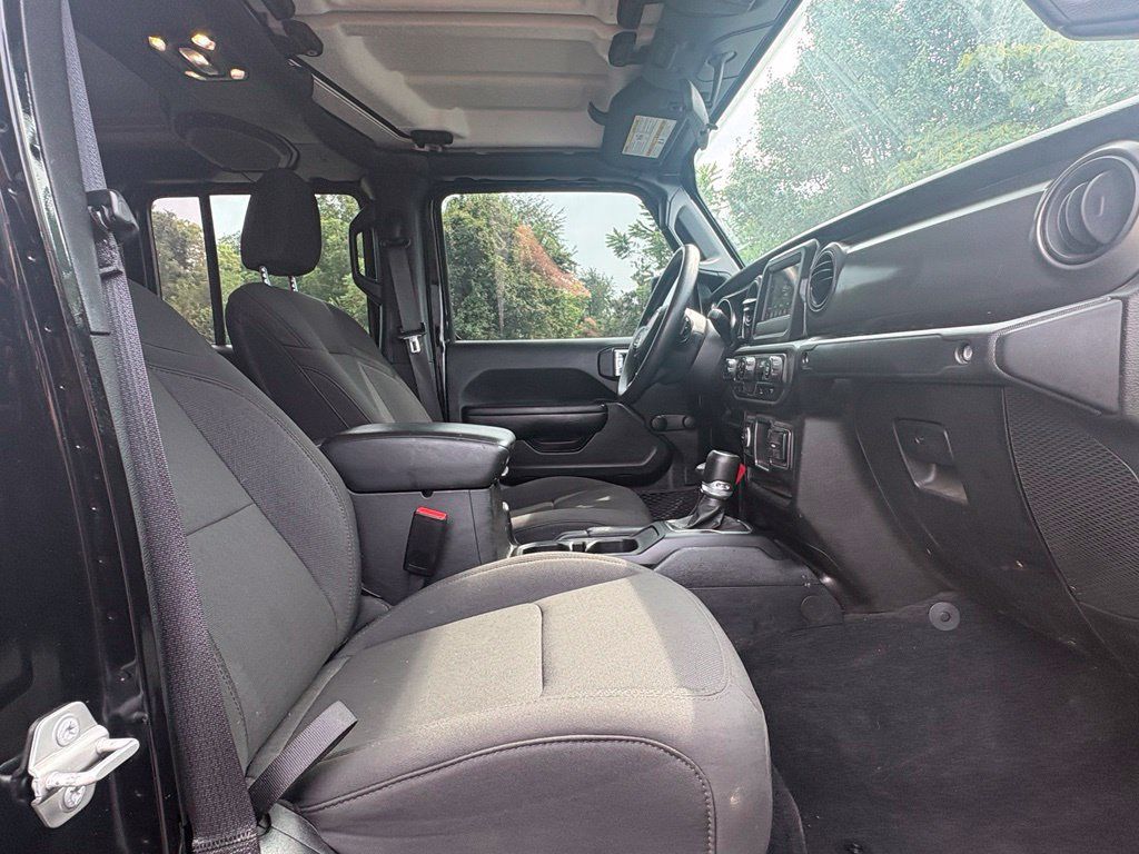 Used 2023 Jeep Gladiator Sport AWD/4WD image 19