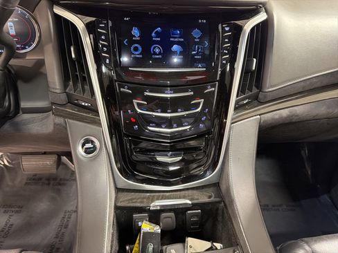 Used 2020 Cadillac Escalade ESV Platinum w/ Escalade Sport Edition image 16