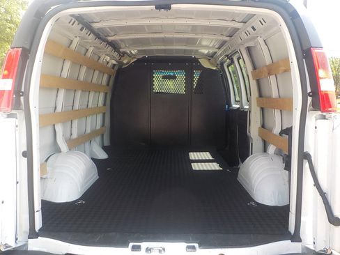 Used 2023 GMC Savana 2500 w/ Driver Convenience Package image 11