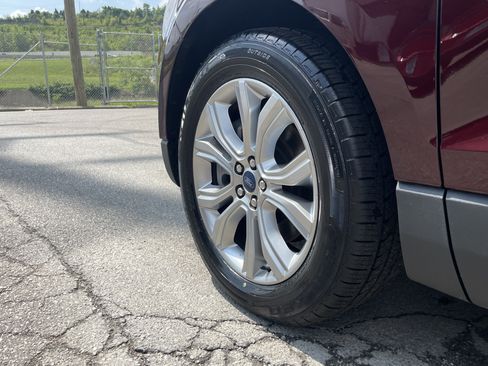 Used 2022 Ford Edge Titanium AWD/4WD image 11