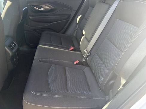 Used 2023 GMC Terrain SLE w/ Driver Convenience Package image 9