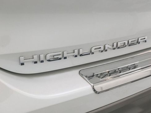 Used 2026 Toyota Highlander Platinum AWD/4WD image 11