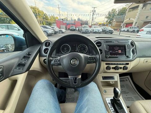 Used 2017 Volkswagen Tiguan S image 41