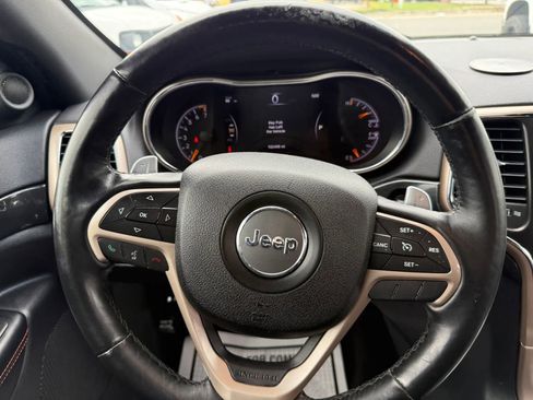 Used 2017 Jeep Grand Cherokee Laredo AWD/4WD image 17