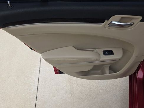 Used 2014 Chrysler 300 RWD image 19