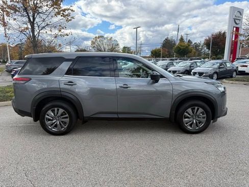 Used 2025 Nissan Pathfinder S image 4