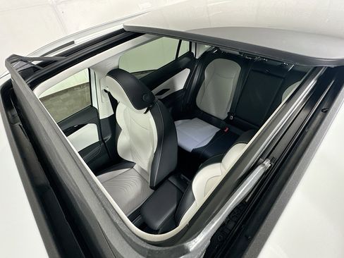 New 2025 Volkswagen Tiguan SE image 20