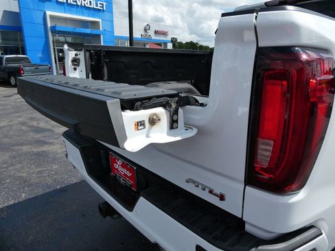 Certified 2022 GMC Sierra 1500 AT4 w/ Technology Package AWD/4WD image 17