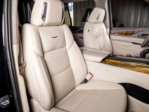 Used 2021 Cadillac Escalade Sport Platinum w/ LPO, ONYX Package image 25