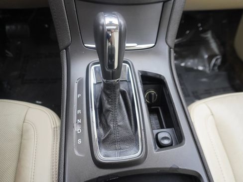 Used 2013 Lincoln MKS FWD image 21