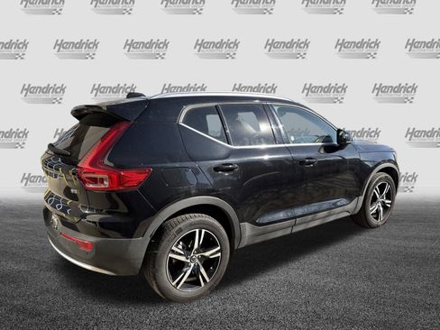 Used 2025 Volvo XC40 B5 Core image 10