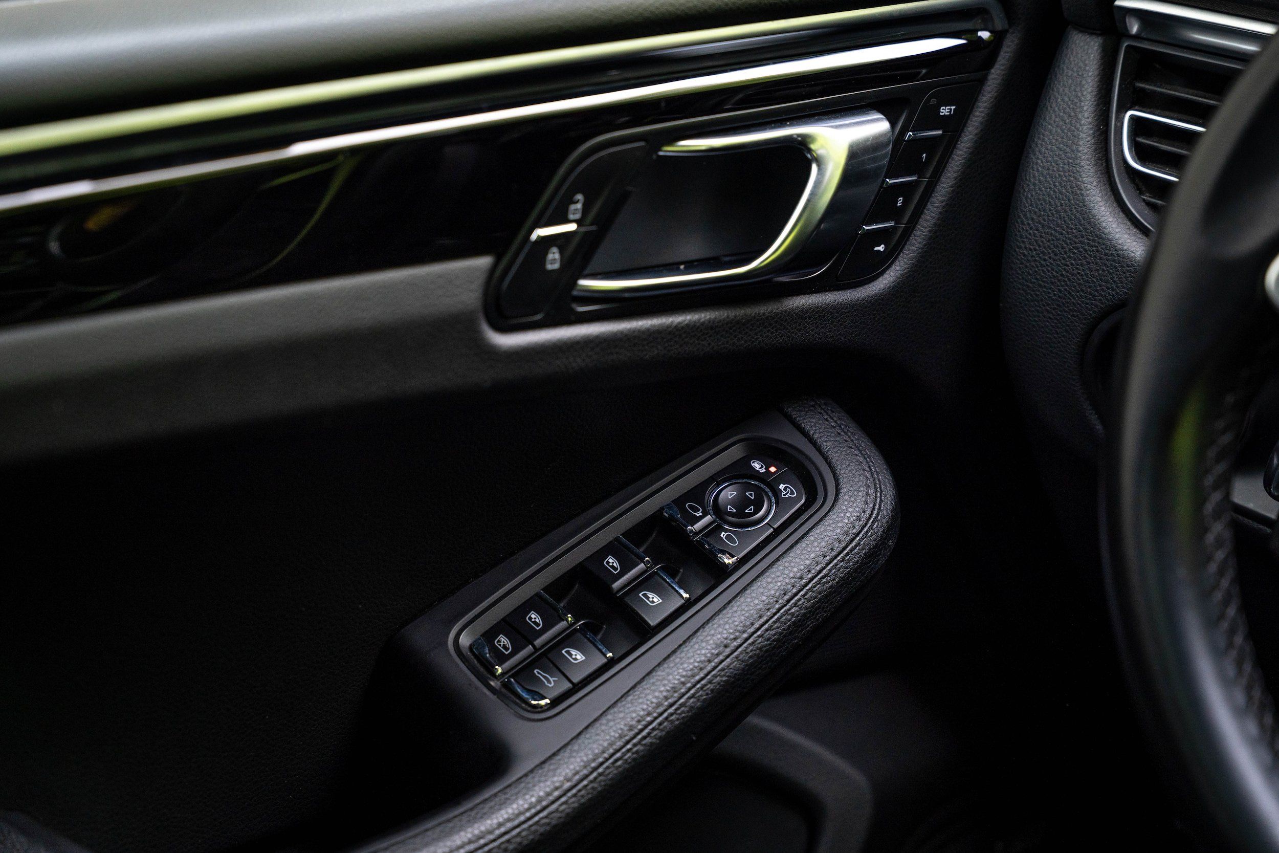 Used 2020 Porsche Macan AWD/4WD image 22