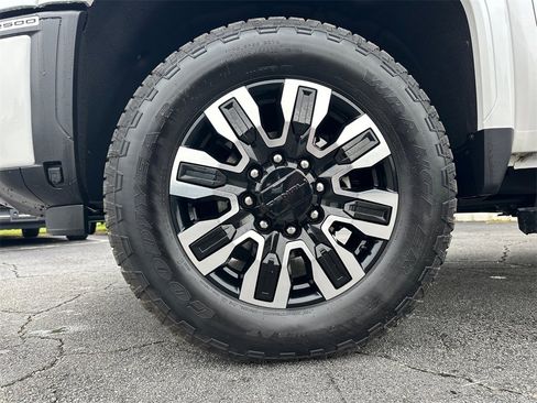 Used 2025 GMC Sierra 2500 Denali Ultimate image 12