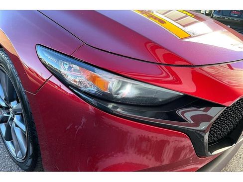 Used 2021 MAZDA MAZDA3 s image 32