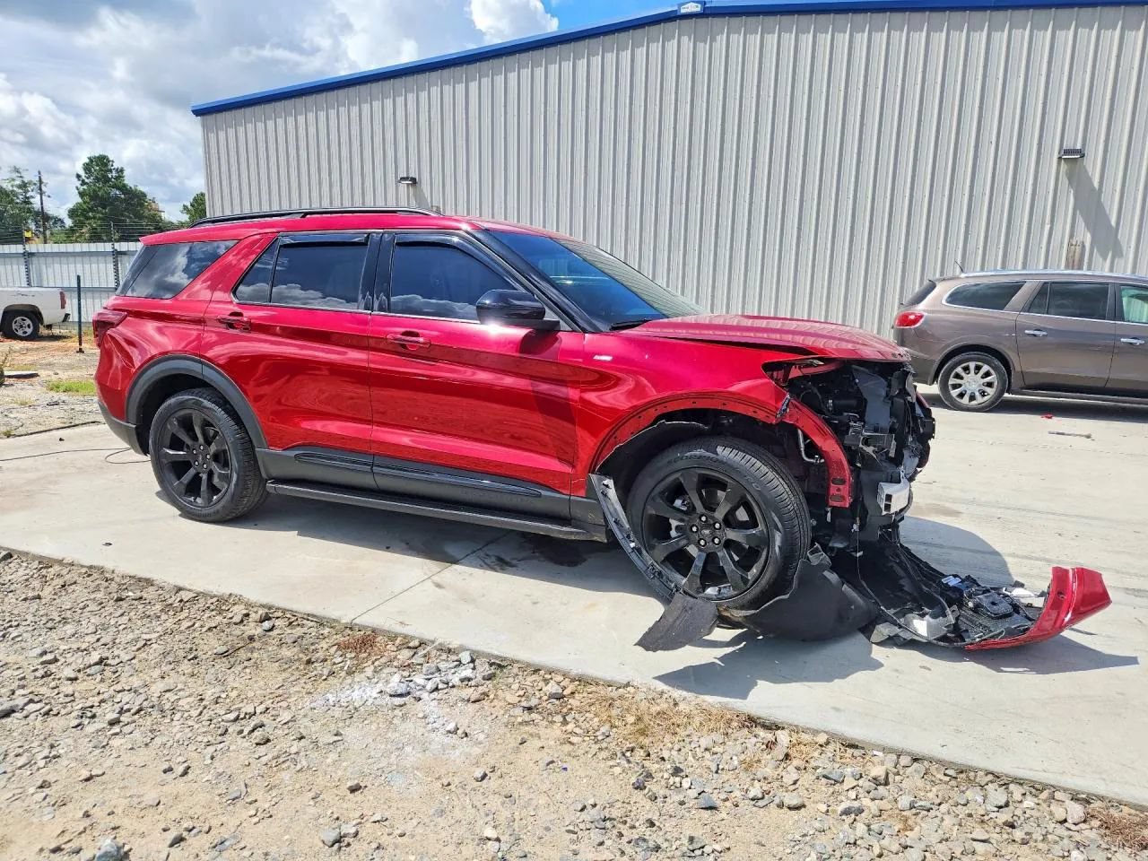 Used 2024 Ford Explorer ST-Line w/ Class IV Trailer Tow Package RWD image 2