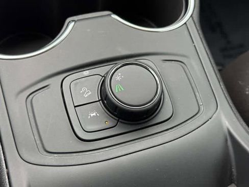 Used 2024 GMC Terrain SLE image 28