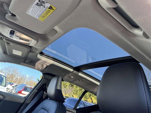 Certified 2025 Volvo XC40 B5 Plus image 18