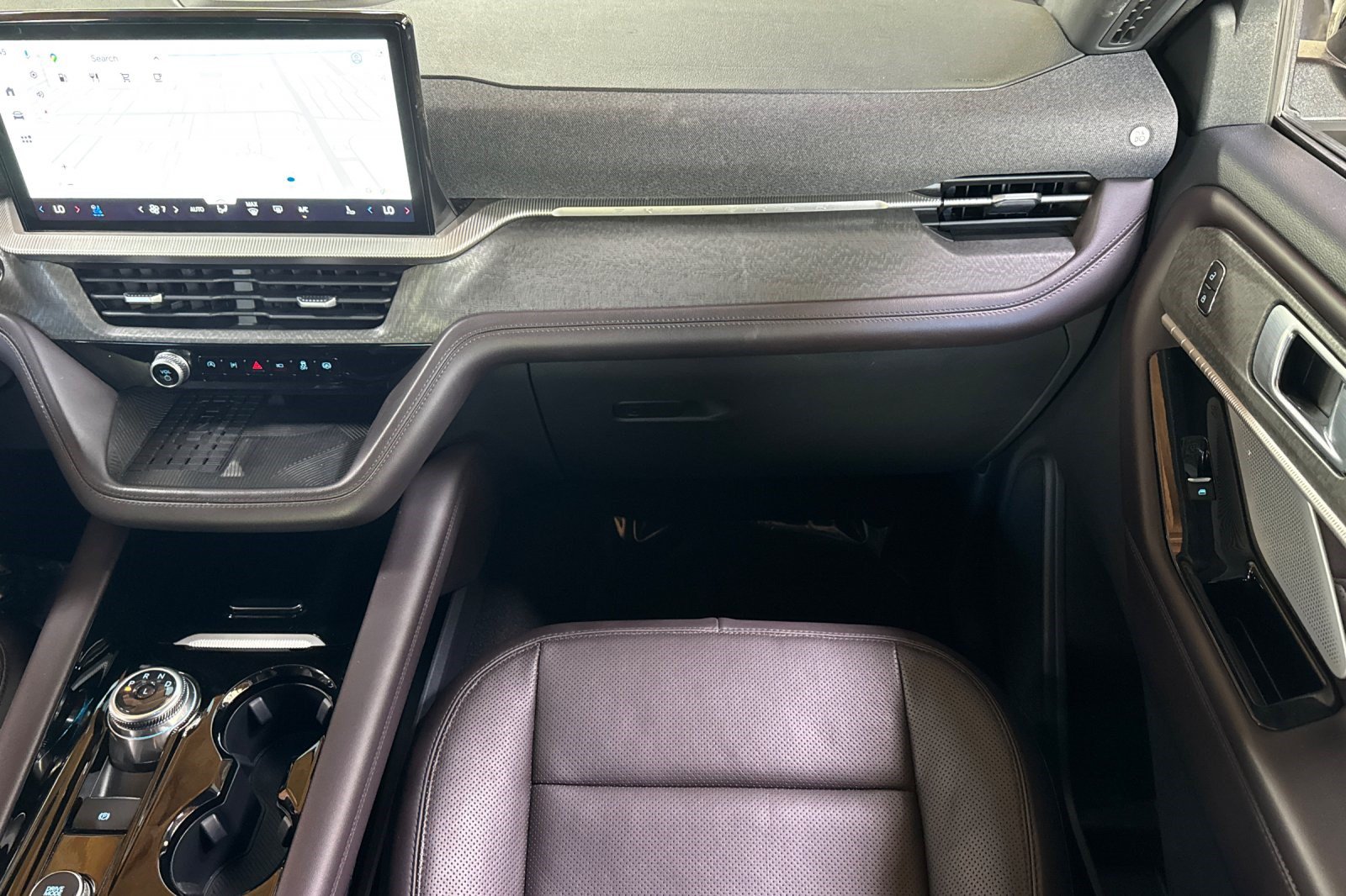 Used 2025 Ford Explorer Platinum w/ LUX Leather Package AWD/4WD image 32