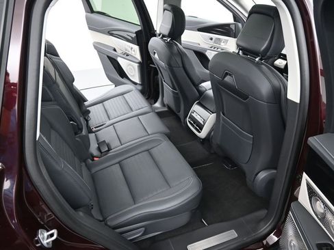 Used 2025 Lincoln Nautilus Reserve AWD/4WD image 32