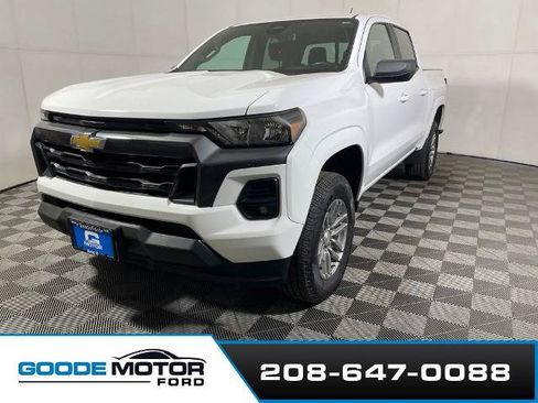 Used 2024 Chevrolet Colorado LT w/ LT Convenience Package II AWD/4WD image 4