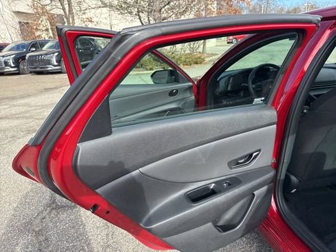 Certified 2025 Hyundai Elantra Sport w/ Cargo Package image 36