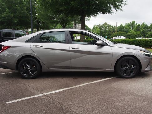 Used 2023 Hyundai Elantra SEL w/ Cargo Package FWD image 8