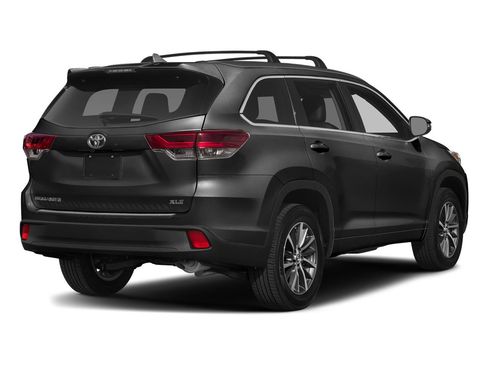 Used 2018 Toyota Highlander XLE AWD/4WD image 2