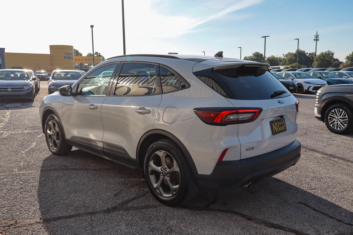 Used 2025 Ford Escape ST-Line FWD image 4