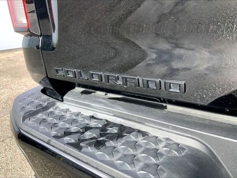 Certified 2024 Chevrolet Colorado Z71 w/ LPO, Dark Essentials Package image 32