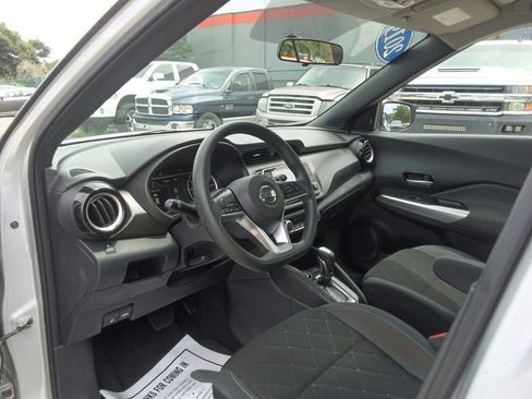 Used 2019 Nissan Kicks SV FWD image 21