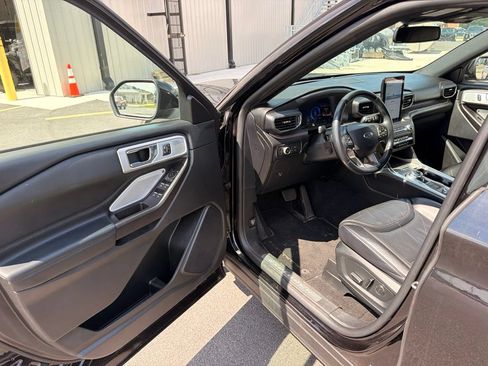 Used 2020 Ford Explorer Platinum w/ Premium Technology Package AWD/4WD image 9
