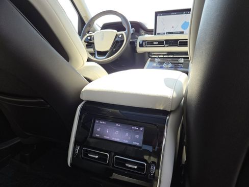 Used 2024 Lincoln Aviator Black Label AWD/4WD image 27