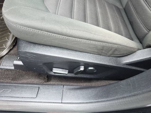 Used 2018 Ford Fusion SE FWD image 10