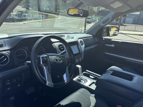 Used 2017 Toyota Tundra SR5 w/ TRD Off Road Package AWD/4WD image 10