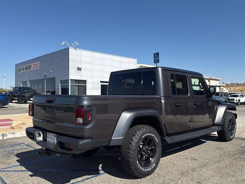 Used 2025 Jeep Gladiator Sport AWD/4WD image 5