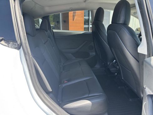 Used 2022 Tesla Model Y Performance AWD/4WD image 19