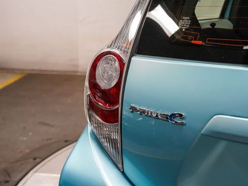 Used 2014 Toyota Prius C One FWD image 11