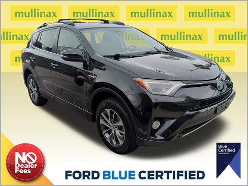 Used 2018 Toyota RAV4 XLE AWD/4WD image 1