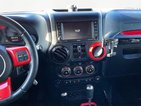 Used 2016 Jeep Wrangler Unlimited Sahara image 6