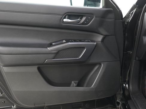 Used 2023 Nissan Pathfinder SL AWD/4WD image 20