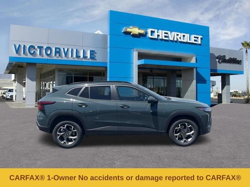 Used 2025 Chevrolet Trax LT FWD image 4