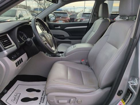 Used 2017 Toyota Highlander XLE image 9