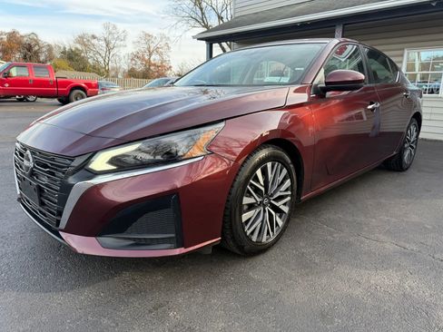 Used 2023 Nissan Altima 2.5 SV FWD image 8