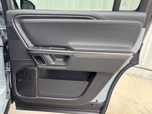 Used 2023 Rivian R1S Adventure image 33