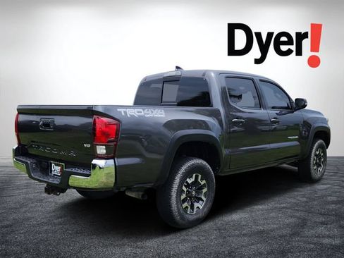 Used 2018 Toyota Tacoma TRD Off-Road AWD/4WD image 3