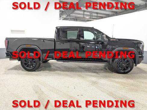 Used 2025 GMC Sierra 3500 AT4 w/ AT4 Premium Plus Package AWD/4WD image 2