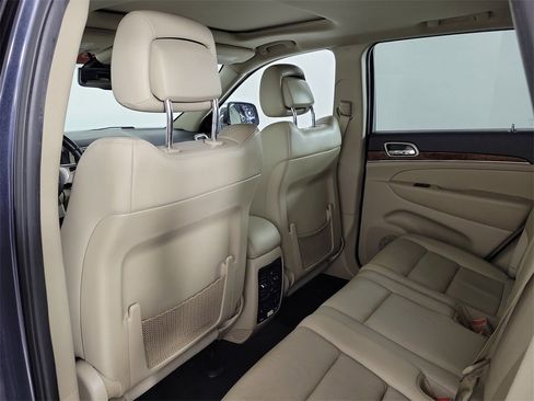 Used 2013 Jeep Grand Cherokee Limited w/ Luxury Group II image 11